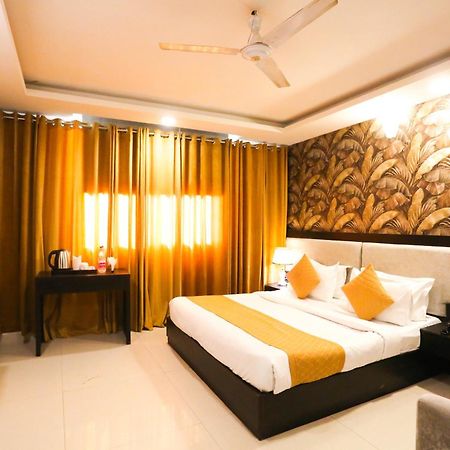 Hotel Aashiyana New Delhi Exteriör bild