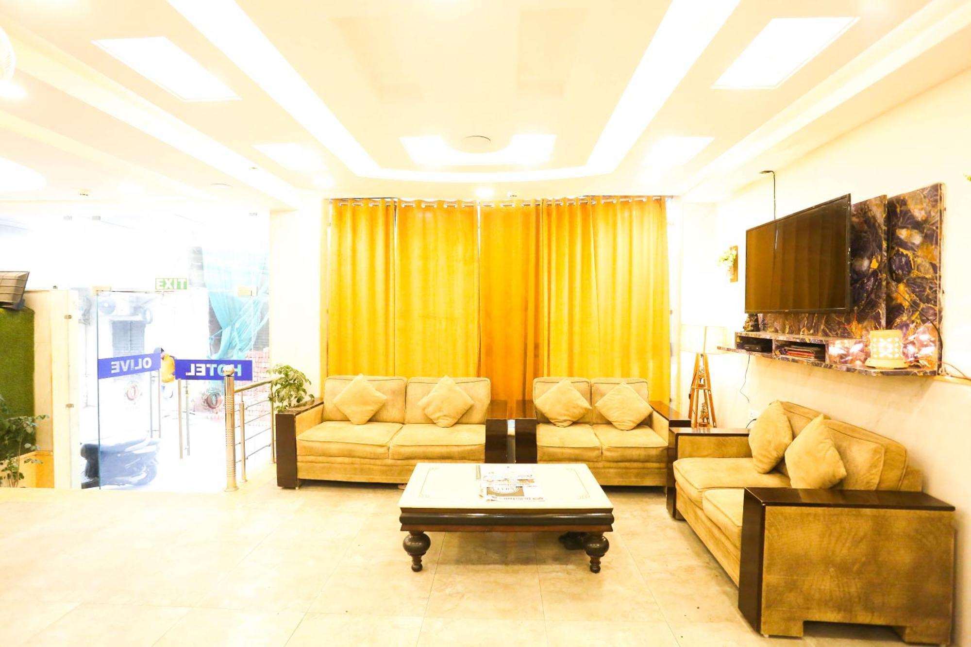 Hotel Aashiyana New Delhi Exteriör bild