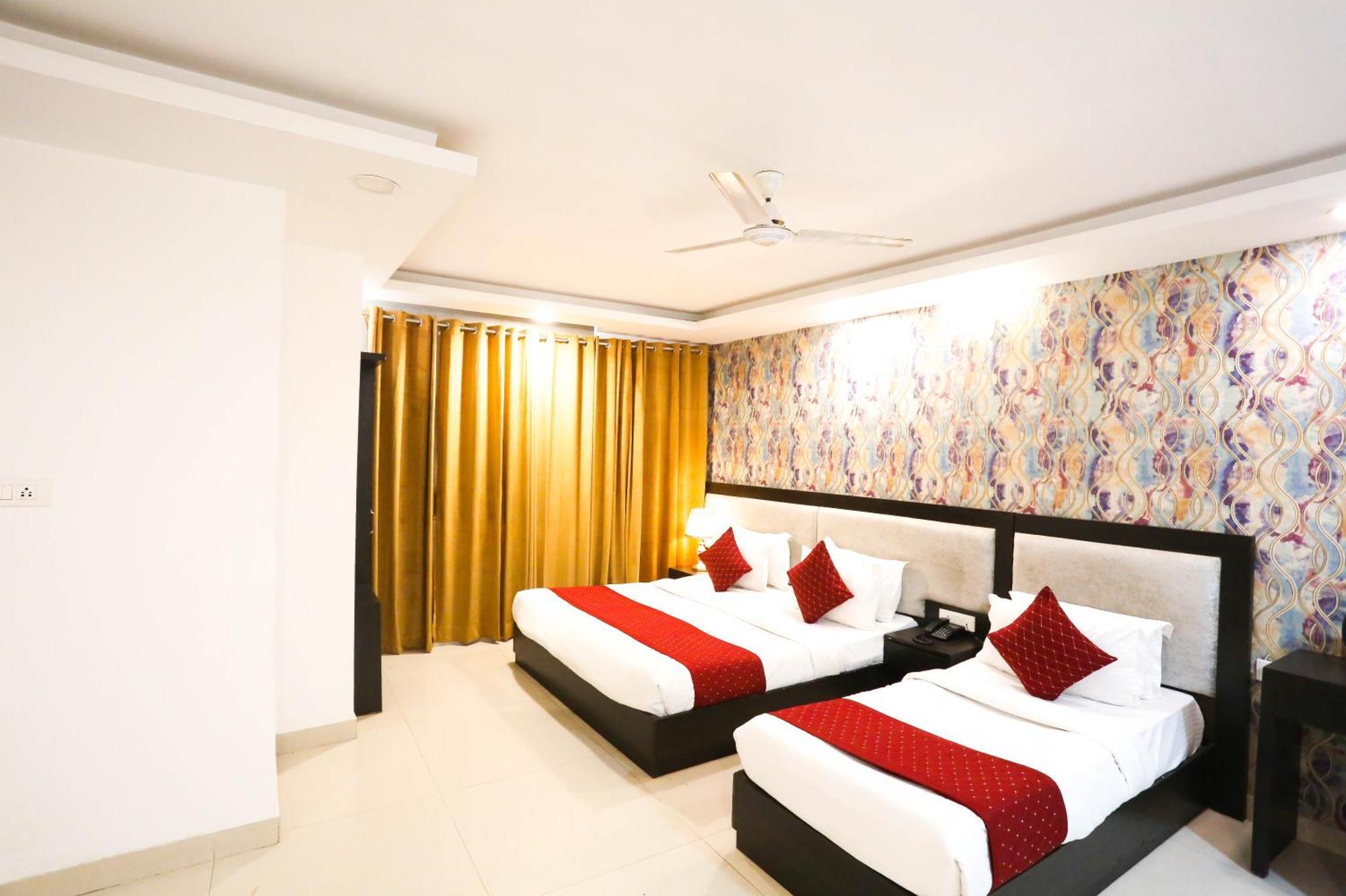 Hotel Aashiyana New Delhi Exteriör bild