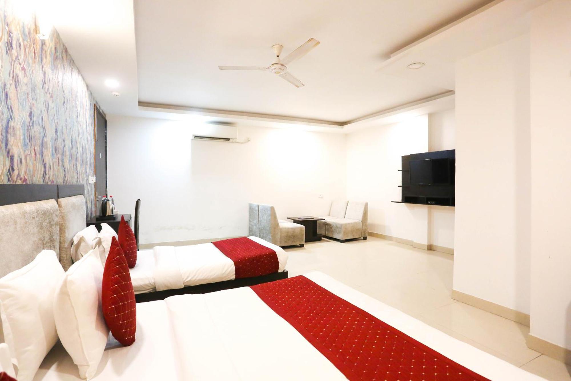 Hotel Aashiyana New Delhi Exteriör bild