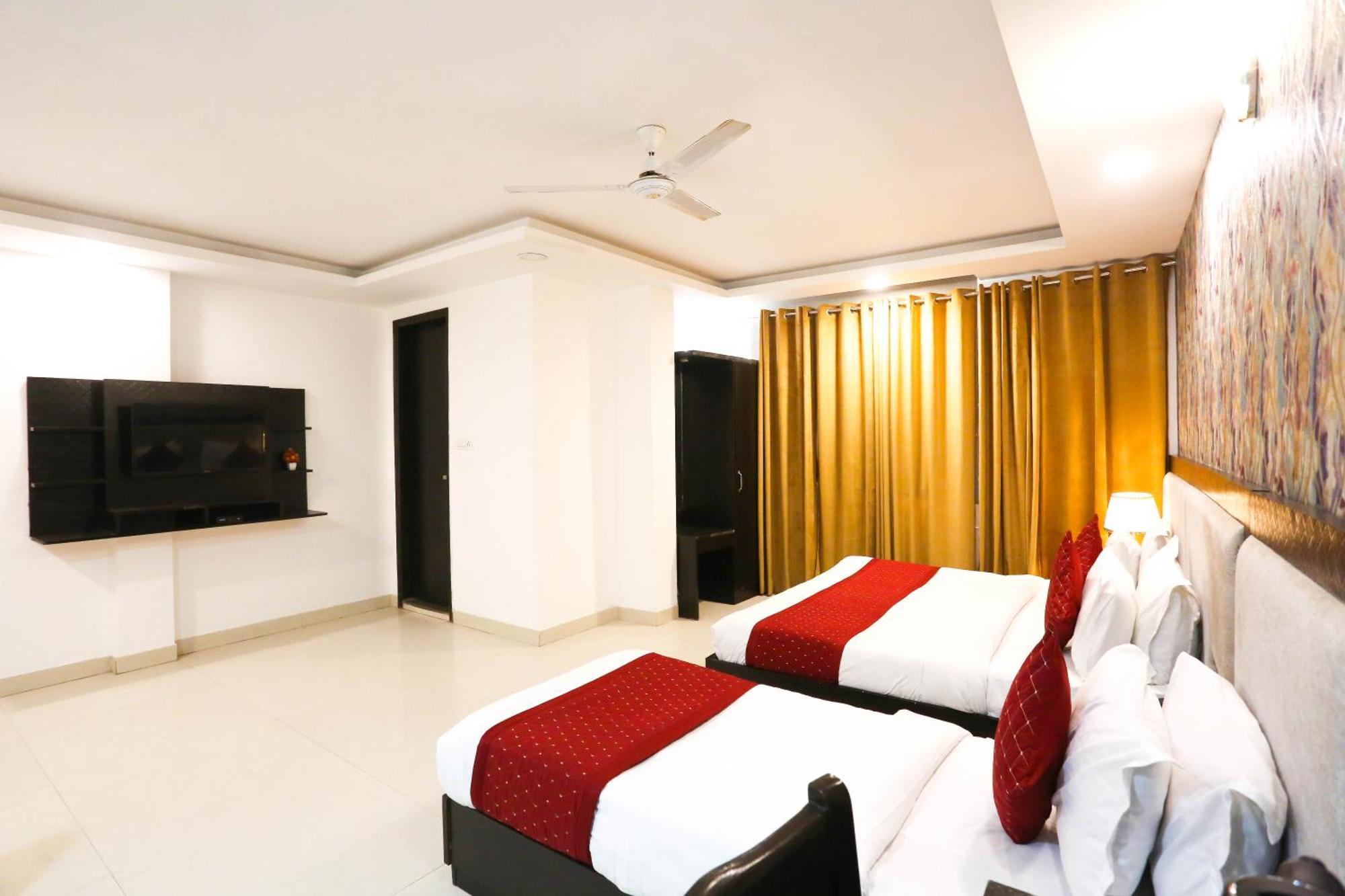 Hotel Aashiyana New Delhi Exteriör bild