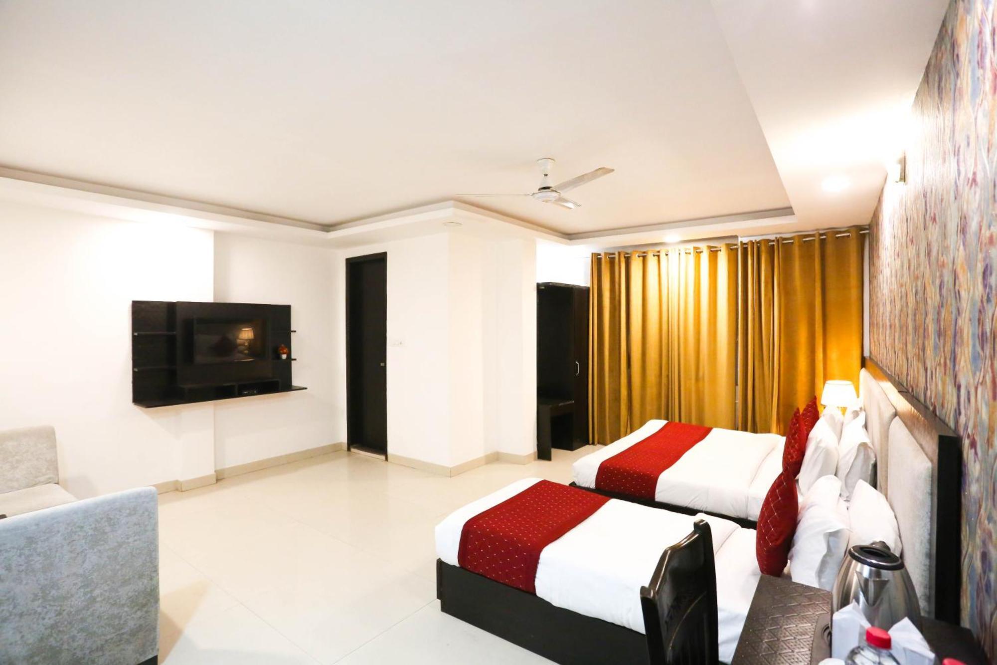 Hotel Aashiyana New Delhi Exteriör bild