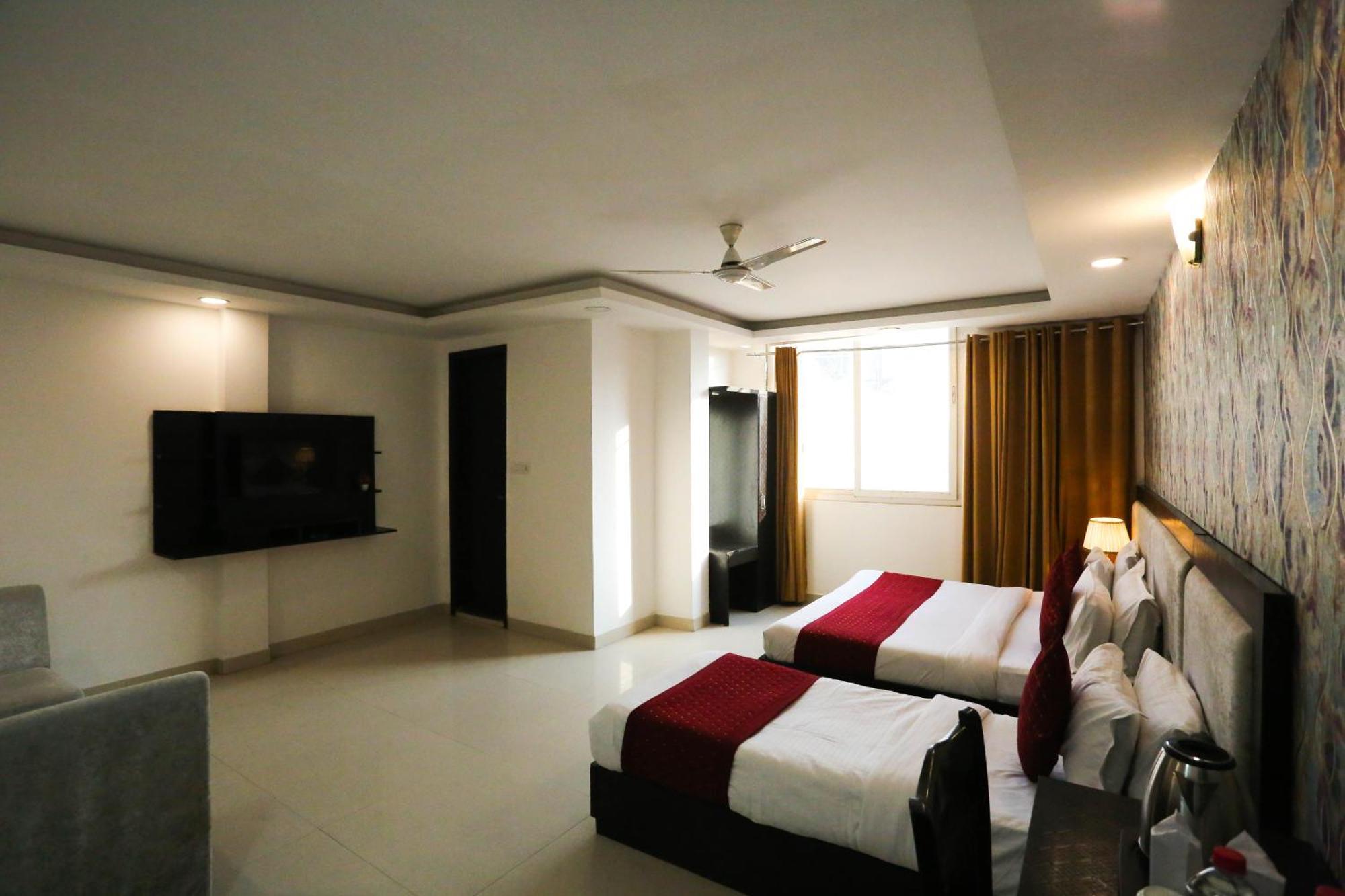Hotel Aashiyana New Delhi Exteriör bild
