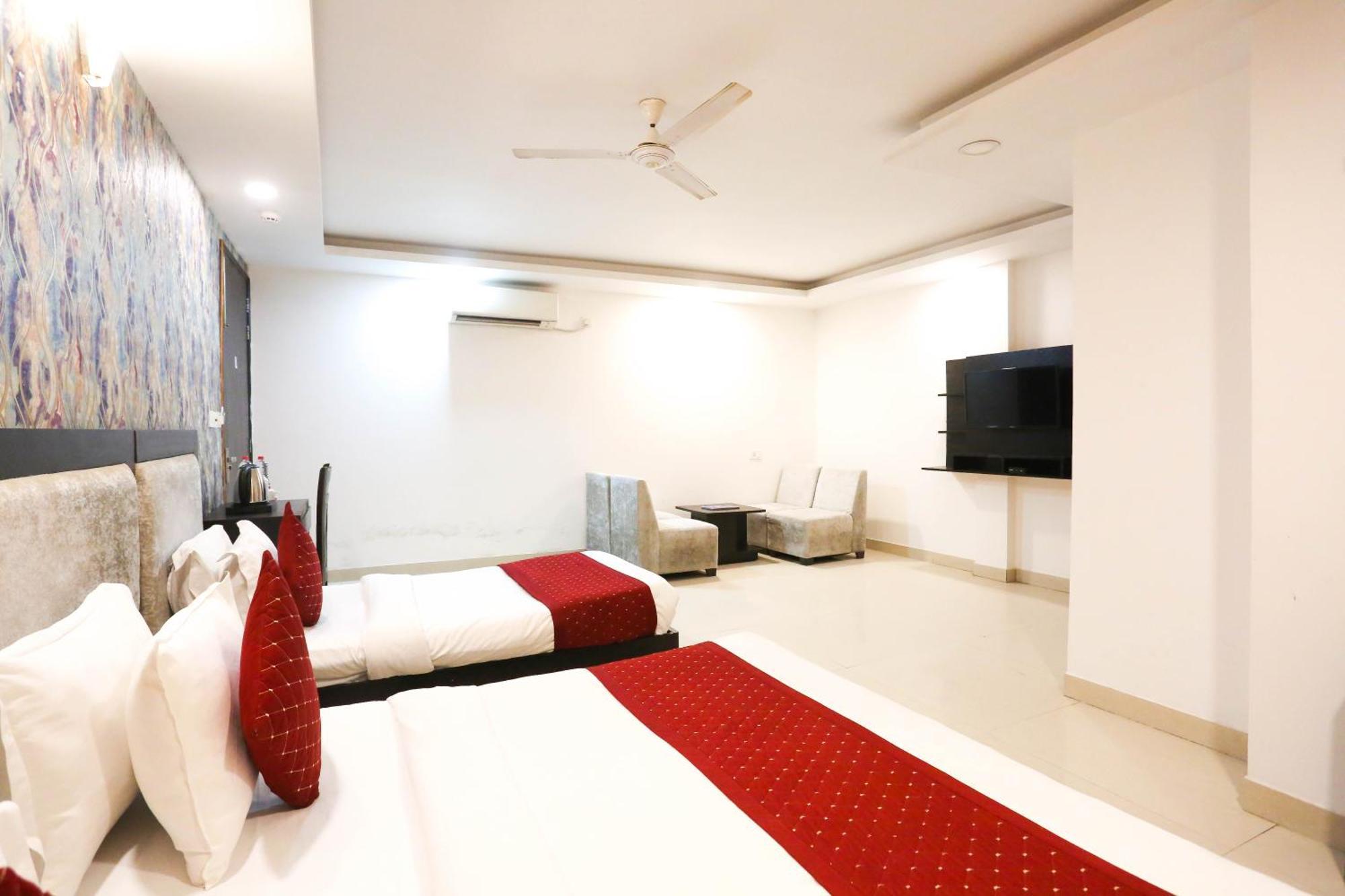 Hotel Aashiyana New Delhi Exteriör bild