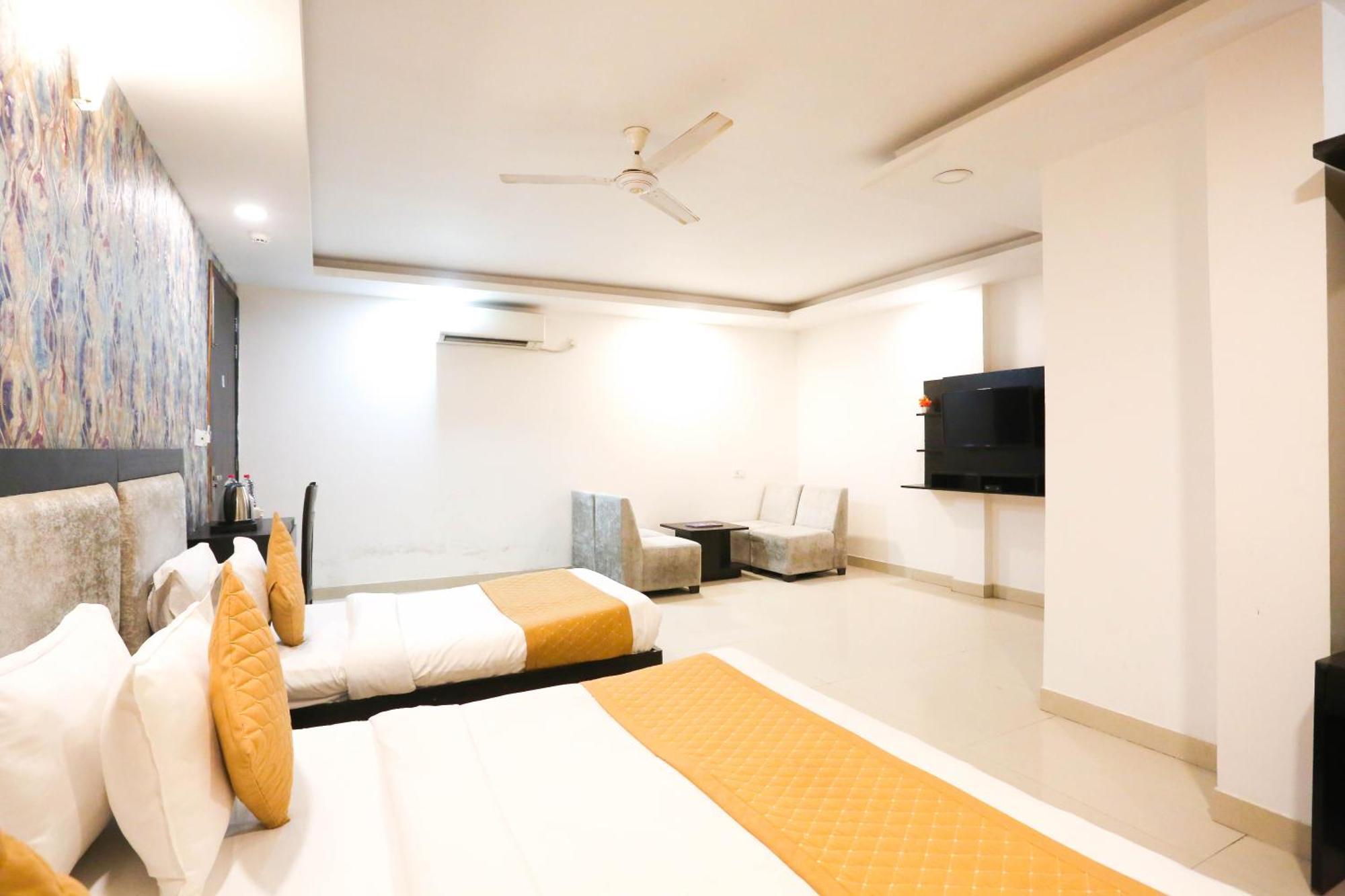 Hotel Aashiyana New Delhi Exteriör bild
