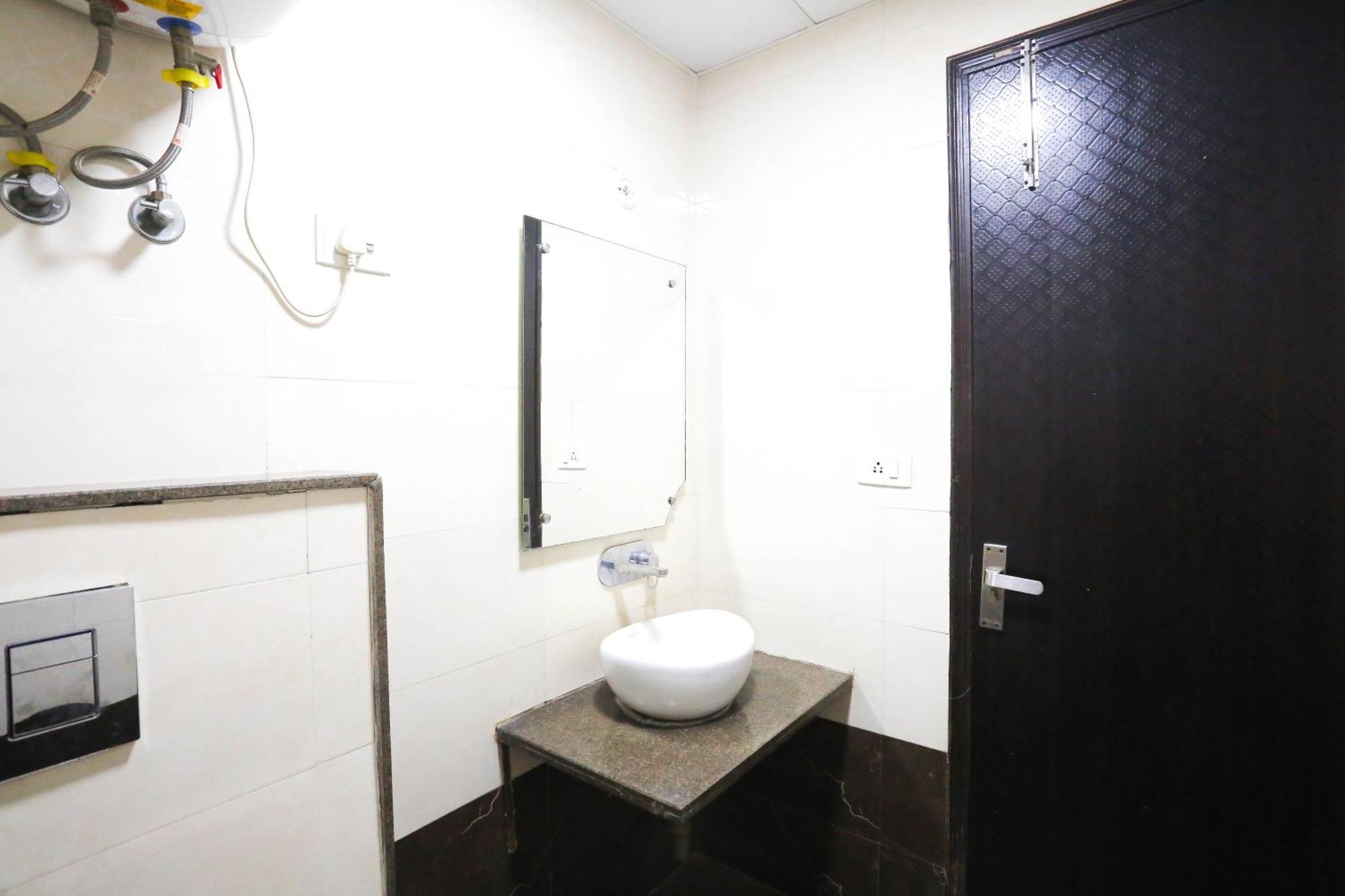 Hotel Aashiyana New Delhi Exteriör bild