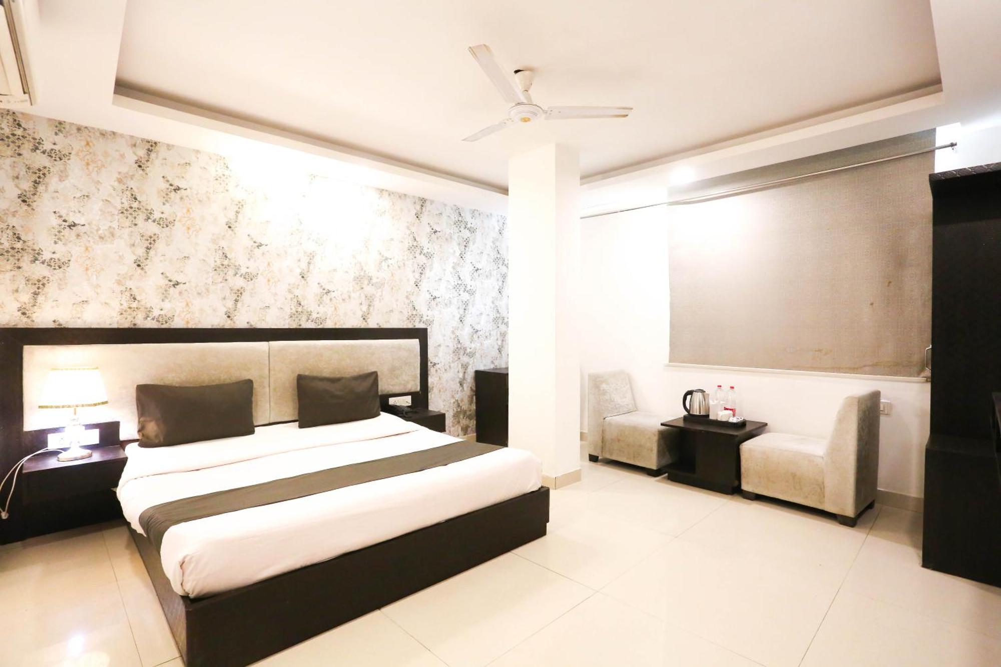 Hotel Aashiyana New Delhi Exteriör bild