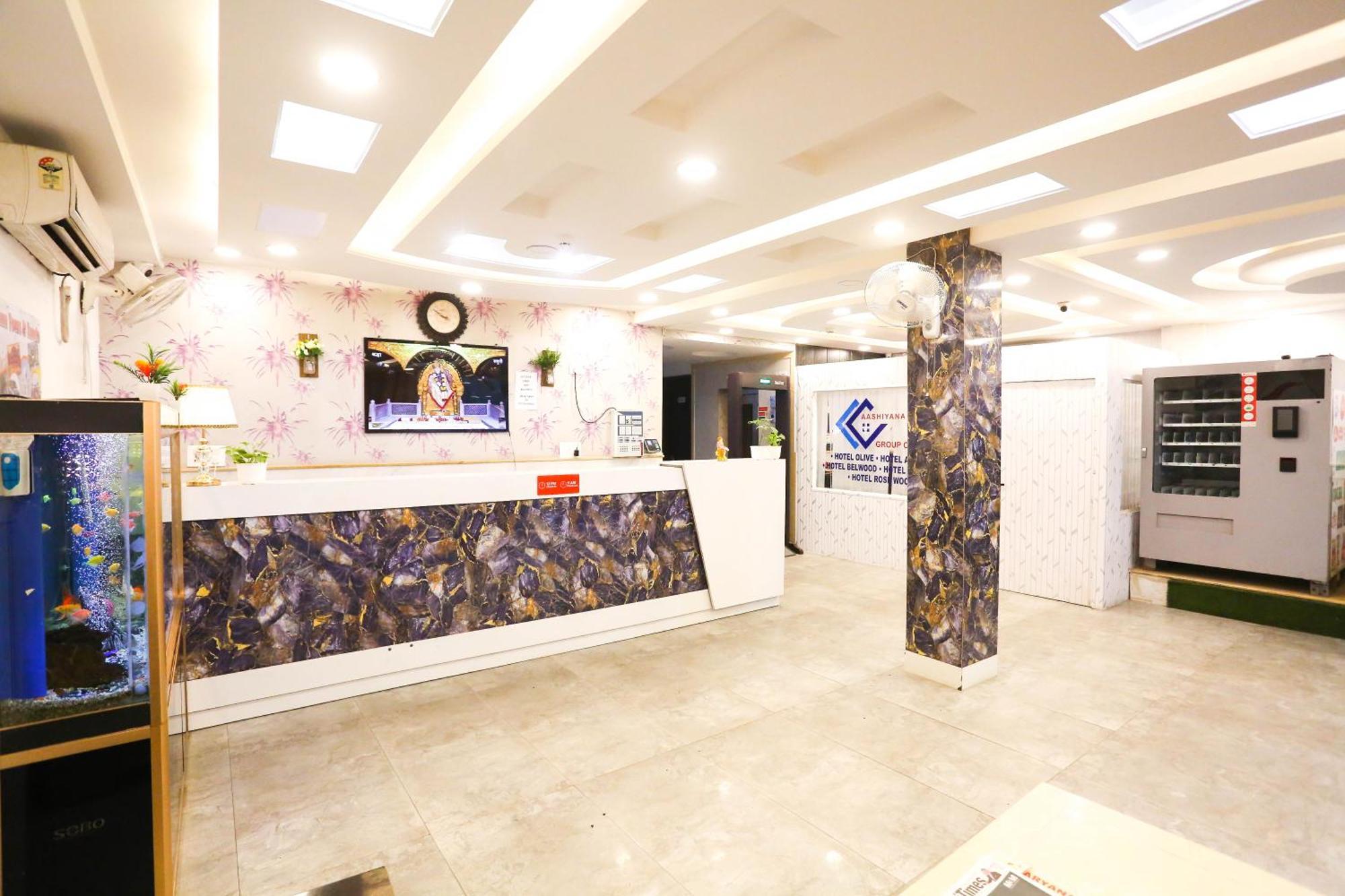 Hotel Aashiyana New Delhi Exteriör bild