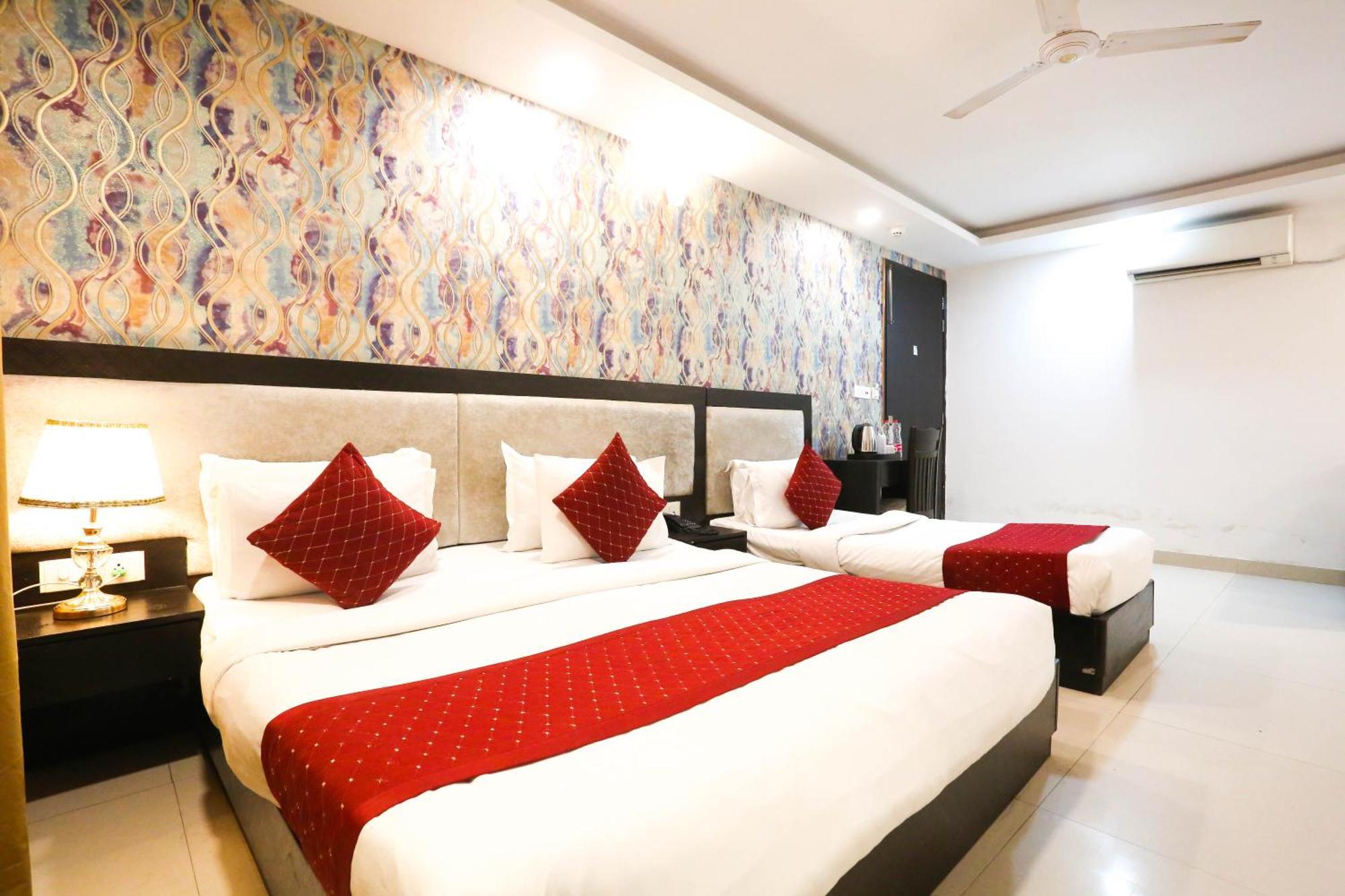 Hotel Aashiyana New Delhi Exteriör bild