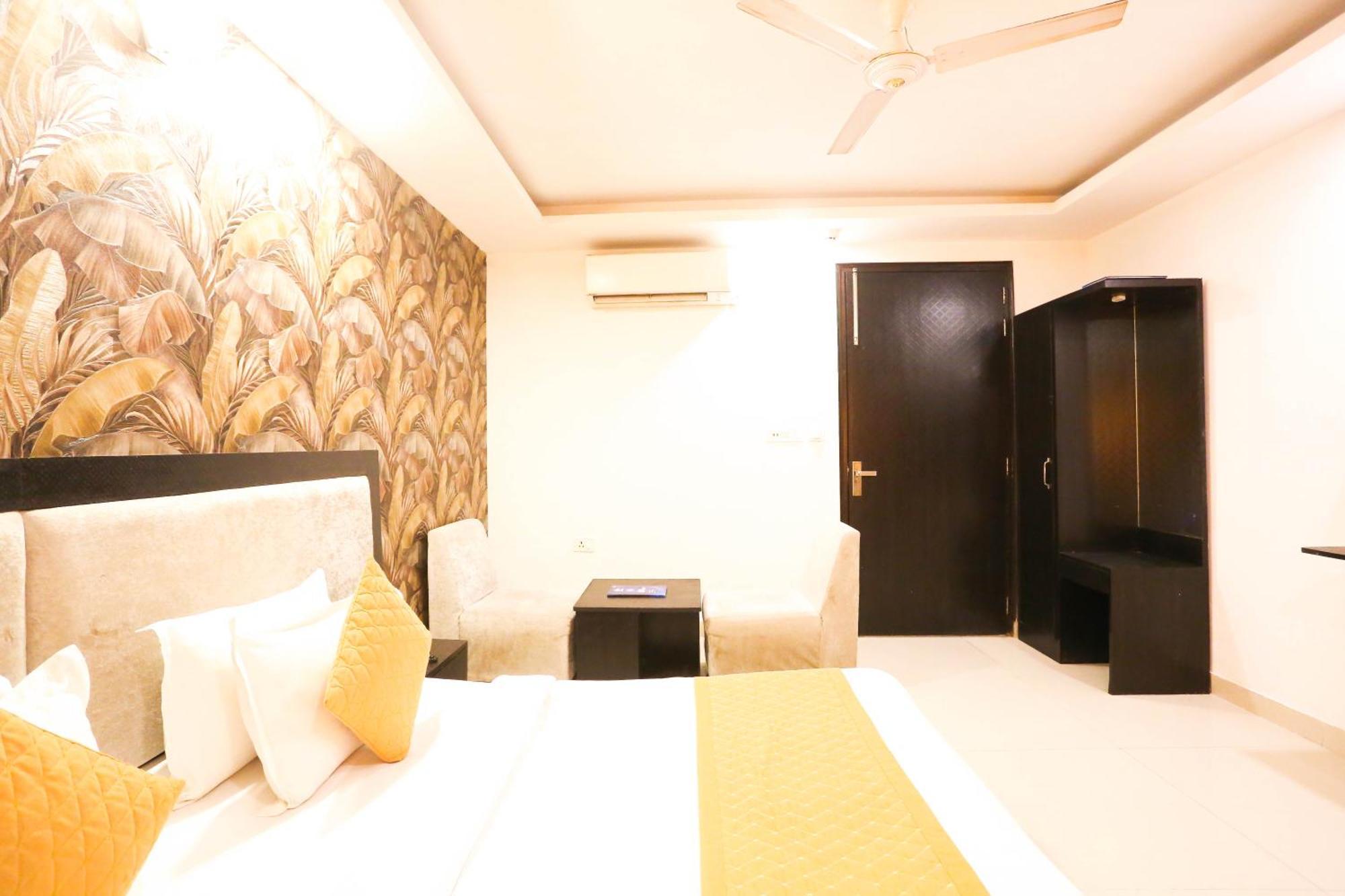 Hotel Aashiyana New Delhi Exteriör bild
