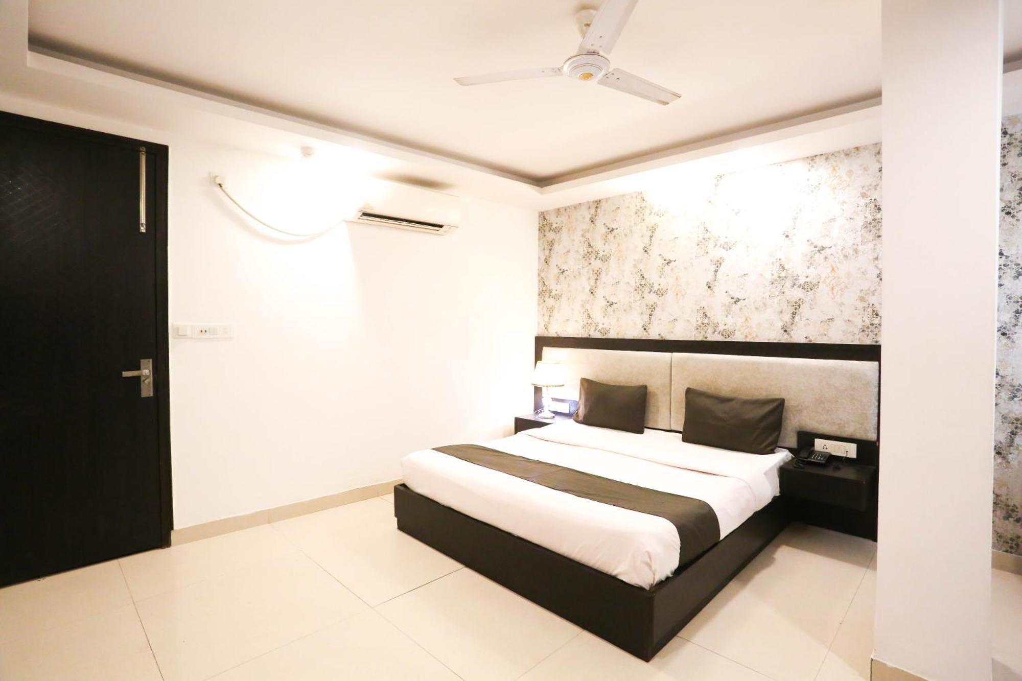 Hotel Aashiyana New Delhi Exteriör bild