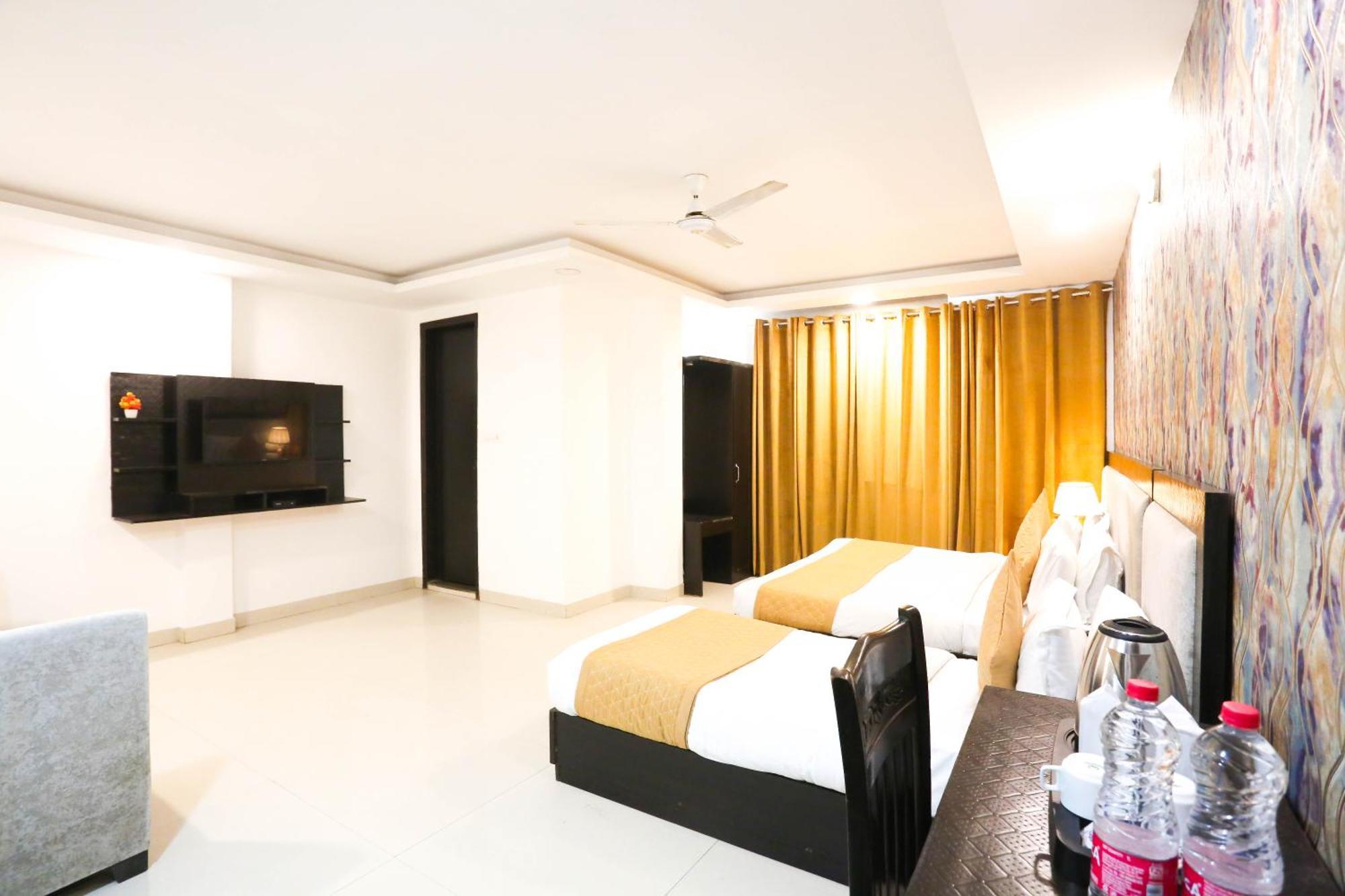 Hotel Aashiyana New Delhi Exteriör bild