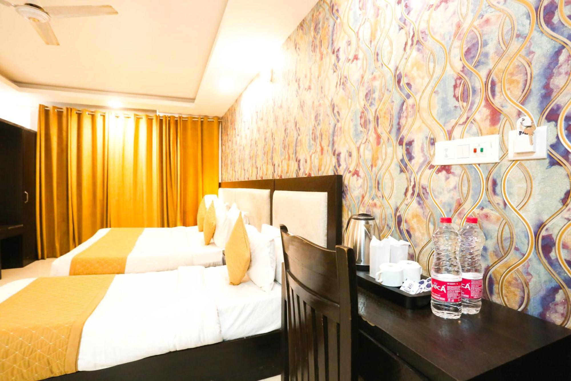 Hotel Aashiyana New Delhi Exteriör bild