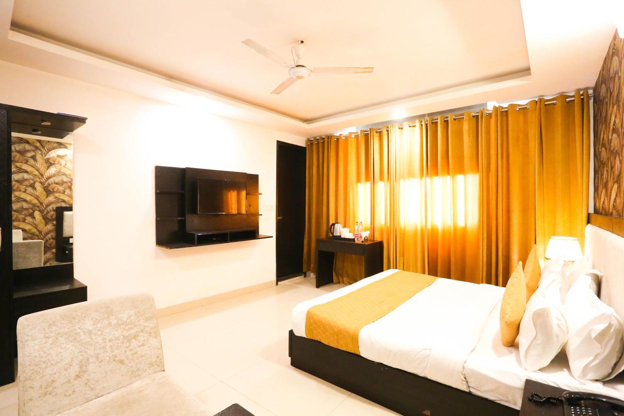 Hotel Aashiyana New Delhi Exteriör bild