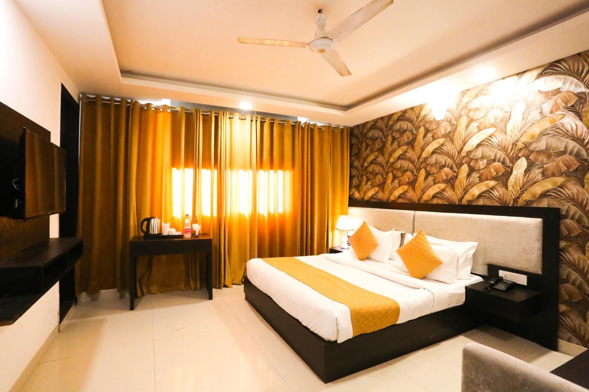 Hotel Aashiyana New Delhi Exteriör bild