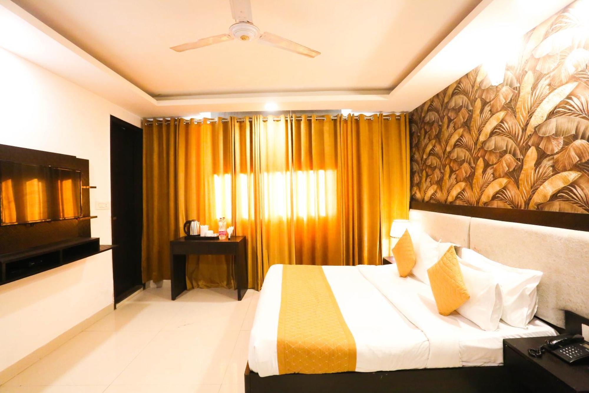 Hotel Aashiyana New Delhi Exteriör bild