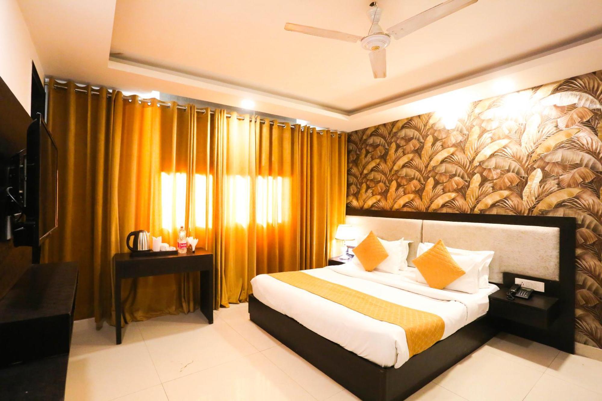 Hotel Aashiyana New Delhi Exteriör bild