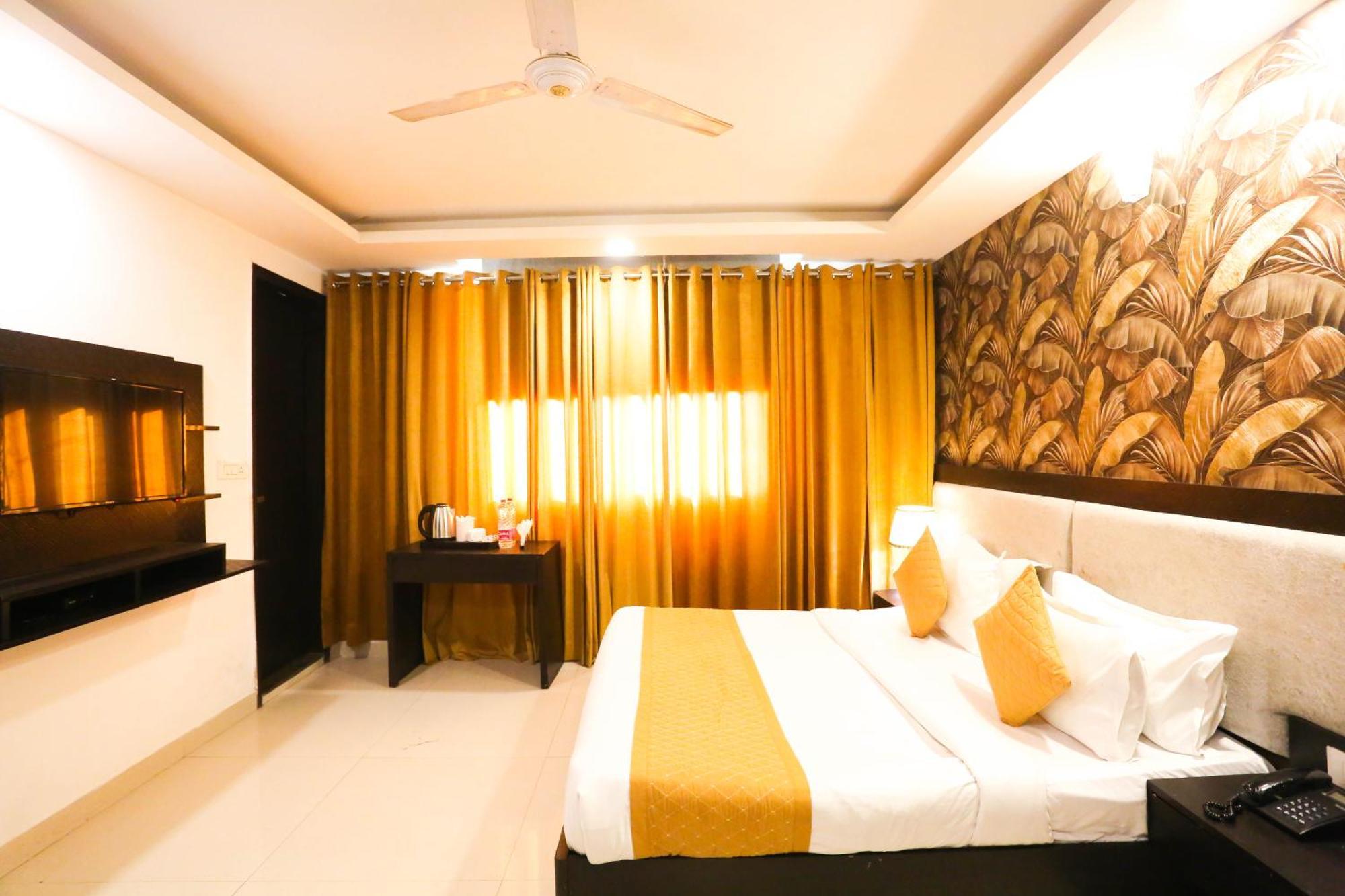 Hotel Aashiyana New Delhi Exteriör bild