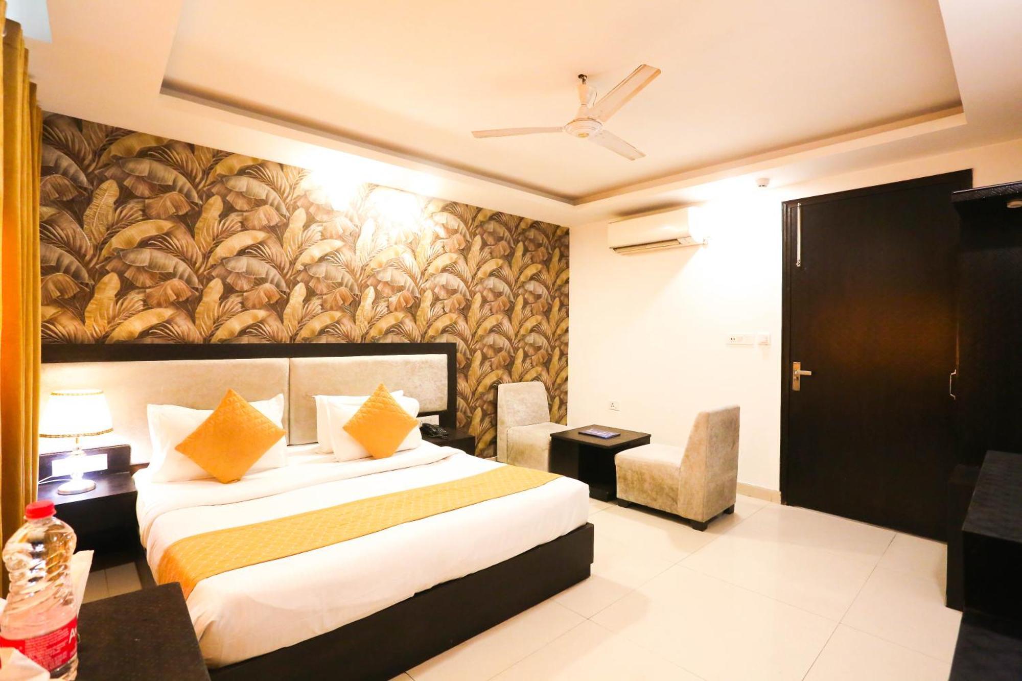 Hotel Aashiyana New Delhi Exteriör bild